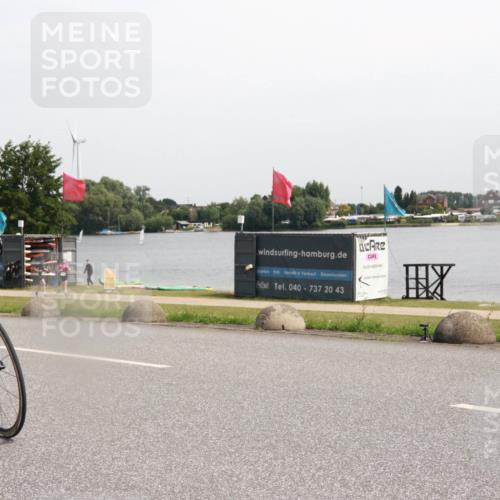 15.06.2025 - 27. Vierlanden-Triathlon H.Heesch http://msf.ph/oto/7996178 15.06.2025 11:29:35 Radfahren 218, 695, 878, 880 meine-sportfotos.de