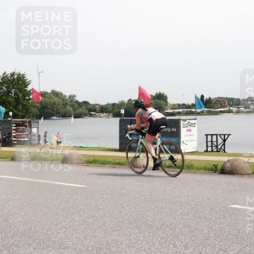 15.06.2025 - 27. Vierlanden-Triathlon H.Heesch http://msf.ph/oto/7996190 15.06.2025 11:29:36 Radfahren 218, 695, 878, 880 meine-sportfotos.de
