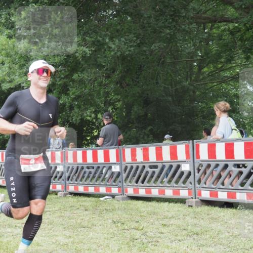 21.06.2025 - 27. Vierlanden-Triathlon KatJ http://msf.ph/oto/7996193 15.06.2025 12:49:02 Ziel 4 meine-sportfotos.de