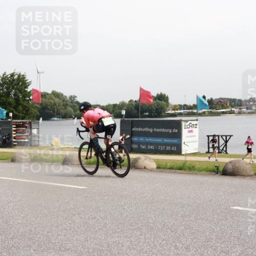 15.06.2025 - 27. Vierlanden-Triathlon H.Heesch http://msf.ph/oto/7996196 15.06.2025 11:29:42 Radfahren 224, 879 meine-sportfotos.de