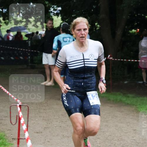 21.06.2025 - 27. Vierlanden-Triathlon Lena Gebhardt http://msf.ph/oto/7996204 15.06.2025 13:52:56 Laufen 12 meine-sportfotos.de