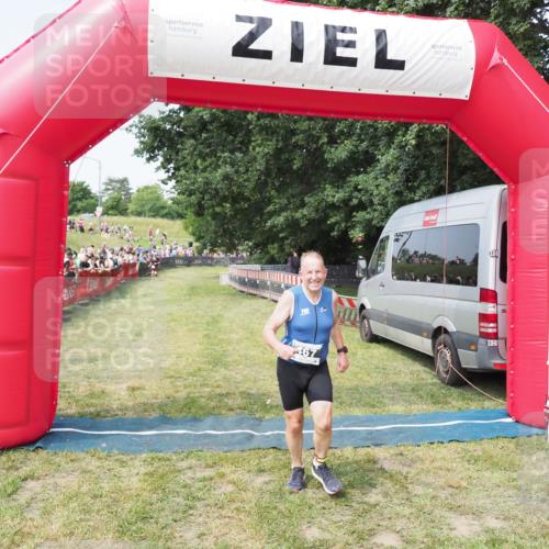 21.06.2025 - 27. Vierlanden-Triathlon MichiJ http://msf.ph/oto/7996206 15.06.2026 11:19:41 Ziel 467 meine-sportfotos.de