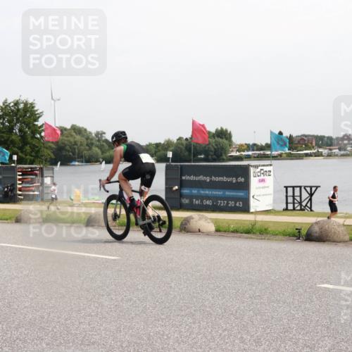 15.06.2025 - 27. Vierlanden-Triathlon H.Heesch http://msf.ph/oto/7996211 15.06.2025 11:29:46 Radfahren 879 meine-sportfotos.de