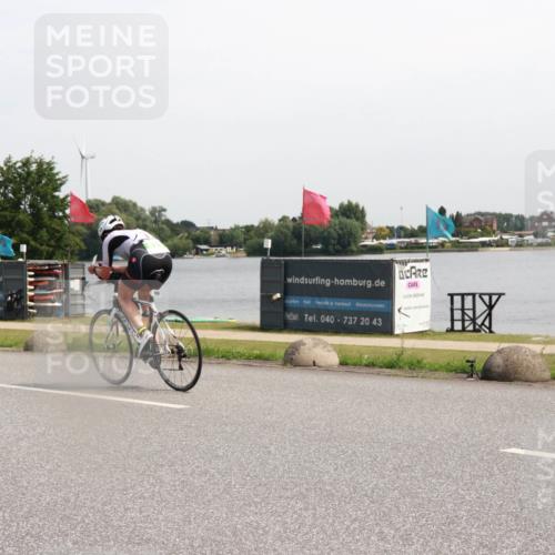 15.06.2025 - 27. Vierlanden-Triathlon H.Heesch http://msf.ph/oto/7996220 15.06.2025 11:29:46 Radfahren 879 meine-sportfotos.de