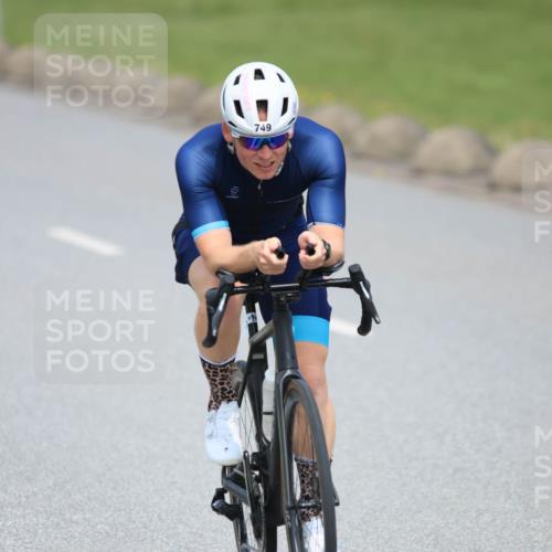 21.06.2025 - 27. Vierlanden-Triathlon H.Heesch http://msf.ph/oto/7996228 15.06.2025 12:07:15 Radfahren 662, 749, 867, 869 meine-sportfotos.de