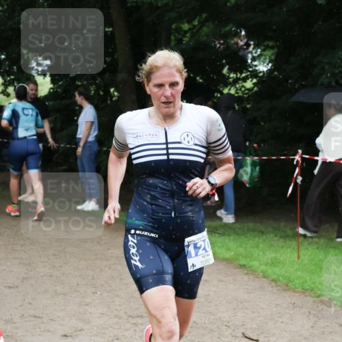 21.06.2025 - 27. Vierlanden-Triathlon Lena Gebhardt http://msf.ph/oto/7996235 15.06.2025 13:52:57 Laufen 9 meine-sportfotos.de