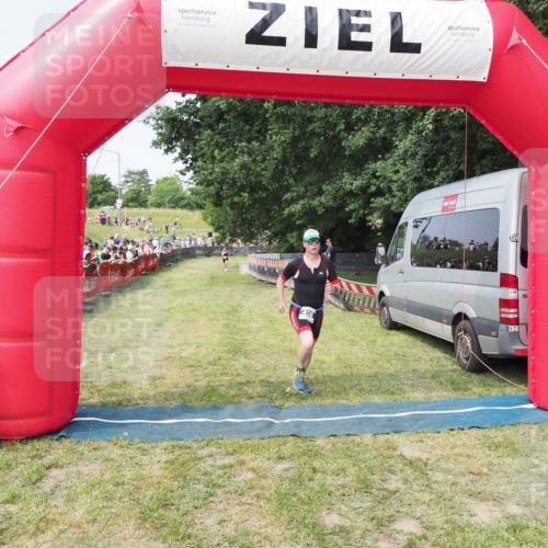 21.06.2025 - 27. Vierlanden-Triathlon MichiJ http://msf.ph/oto/7996240 15.06.2026 11:19:49 Ziel 458 meine-sportfotos.de