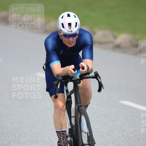 21.06.2025 - 27. Vierlanden-Triathlon H.Heesch http://msf.ph/oto/7996241 15.06.2025 12:07:16 Radfahren 662, 749, 867, 869 meine-sportfotos.de