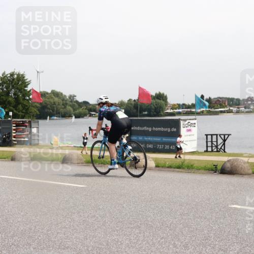 15.06.2025 - 27. Vierlanden-Triathlon H.Heesch http://msf.ph/oto/7996256 15.06.2025 11:29:52 Radfahren 899, 929, 936 meine-sportfotos.de