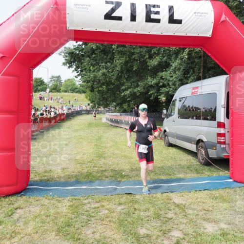 21.06.2025 - 27. Vierlanden-Triathlon MichiJ http://msf.ph/oto/7996268 15.06.2026 11:19:49 Ziel 458 meine-sportfotos.de