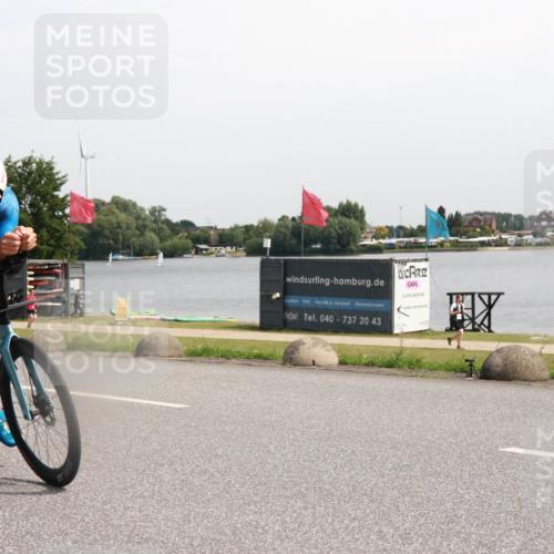 15.06.2025 - 27. Vierlanden-Triathlon H.Heesch http://msf.ph/oto/7996269 15.06.2025 11:29:56 Radfahren 656, 730, 932, 936 meine-sportfotos.de