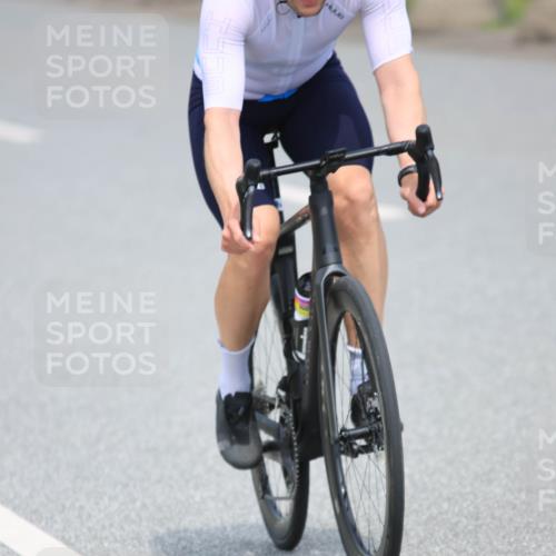 21.06.2025 - 27. Vierlanden-Triathlon H.Heesch http://msf.ph/oto/7996280 15.06.2025 12:20:11 Radfahren 709, 820, 922 meine-sportfotos.de