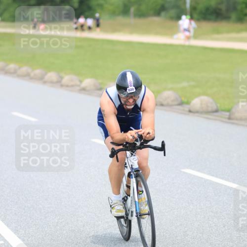 21.06.2025 - 27. Vierlanden-Triathlon H.Heesch http://msf.ph/oto/7996302 15.06.2025 12:20:19 Radfahren 751, 820 meine-sportfotos.de