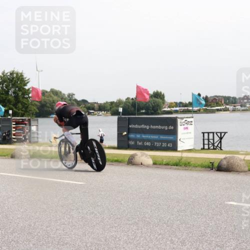 15.06.2025 - 27. Vierlanden-Triathlon H.Heesch http://msf.ph/oto/7996310 15.06.2025 11:30:08 Radfahren 676, 726, 890 meine-sportfotos.de