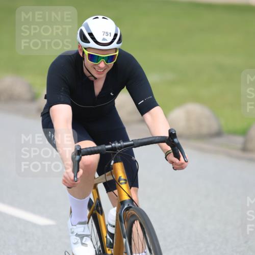 21.06.2025 - 27. Vierlanden-Triathlon H.Heesch http://msf.ph/oto/7996340 15.06.2025 12:20:27 Radfahren 751 meine-sportfotos.de