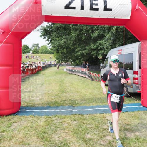 21.06.2025 - 27. Vierlanden-Triathlon MichiJ http://msf.ph/oto/7996347 15.06.2026 11:19:50 Ziel 458 meine-sportfotos.de