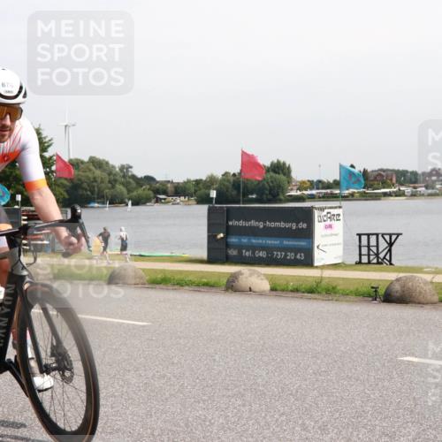 15.06.2025 - 27. Vierlanden-Triathlon H.Heesch http://msf.ph/oto/7996350 15.06.2025 11:30:09 Radfahren 676, 726, 890 meine-sportfotos.de