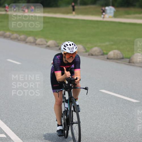 21.06.2025 - 27. Vierlanden-Triathlon H.Heesch http://msf.ph/oto/7996356 15.06.2025 12:07:27 Radfahren 228, 732, 909, 1000, 1001, 1002, 1003 meine-sportfotos.de