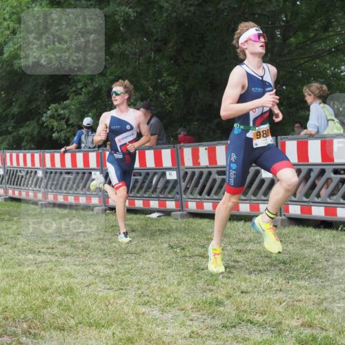 21.06.2025 - 27. Vierlanden-Triathlon KatJ http://msf.ph/oto/7996369 15.06.2025 12:49:15 Ziel 764, 984, 986, 987, 988 meine-sportfotos.de