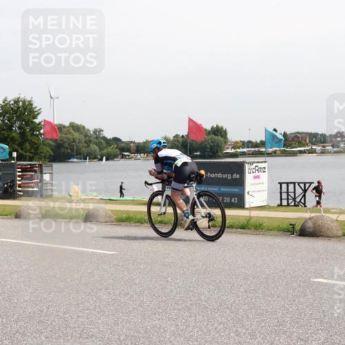 15.06.2025 - 27. Vierlanden-Triathlon H.Heesch http://msf.ph/oto/7996375 15.06.2025 11:30:13 Radfahren 676, 726, 890, 973 meine-sportfotos.de