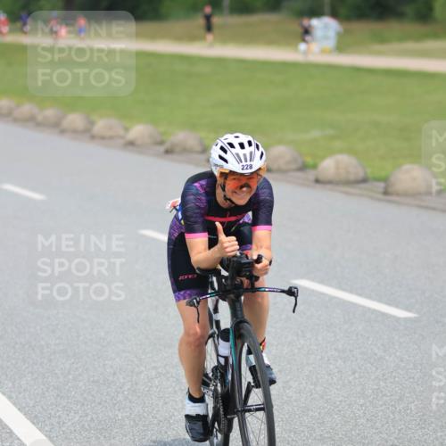 21.06.2025 - 27. Vierlanden-Triathlon H.Heesch http://msf.ph/oto/7996378 15.06.2025 12:07:27 Radfahren 228, 732, 909, 1000, 1001, 1002, 1003 meine-sportfotos.de