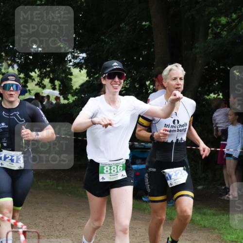 21.06.2025 - 27. Vierlanden-Triathlon Lena Gebhardt http://msf.ph/oto/7996381 15.06.2025 13:53:12 Laufen 202, 1213, 2015, 886, 174, 1228 meine-sportfotos.de