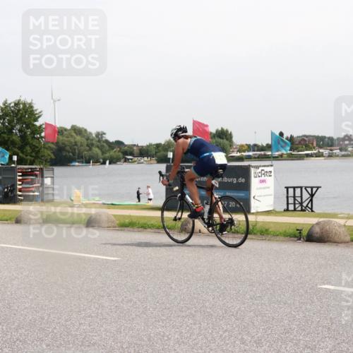 15.06.2025 - 27. Vierlanden-Triathlon H.Heesch http://msf.ph/oto/7996393 15.06.2025 11:30:14 Radfahren 676, 726, 735, 890, 930, 973 meine-sportfotos.de