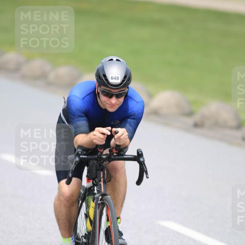 21.06.2025 - 27. Vierlanden-Triathlon H.Heesch http://msf.ph/oto/7996399 15.06.2025 12:20:45 Radfahren 649, 710 meine-sportfotos.de