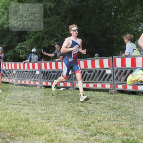 21.06.2025 - 27. Vierlanden-Triathlon KatJ http://msf.ph/oto/7996400 15.06.2025 12:49:15 Ziel 764, 984, 986, 987, 988 meine-sportfotos.de