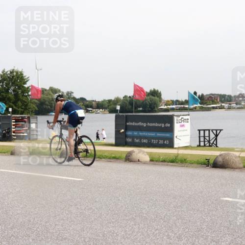 15.06.2025 - 27. Vierlanden-Triathlon H.Heesch http://msf.ph/oto/7996410 15.06.2025 11:30:15 Radfahren 676, 726, 735, 930, 973 meine-sportfotos.de