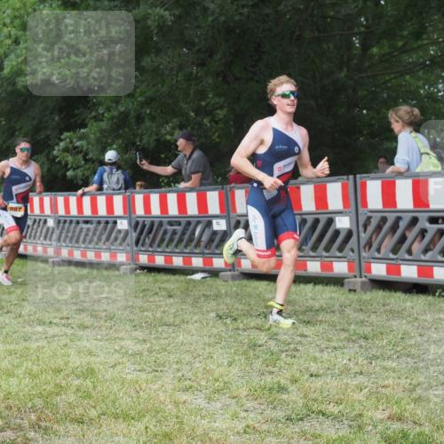 21.06.2025 - 27. Vierlanden-Triathlon KatJ http://msf.ph/oto/7996416 15.06.2025 12:49:15 Ziel 764, 984, 986, 987, 988 meine-sportfotos.de