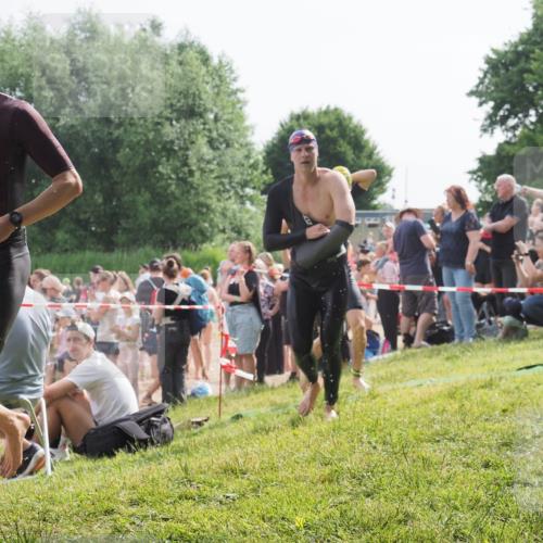 15.06.2025 - 27. Vierlanden-Triathlon KatJ http://msf.ph/oto/7996422 15.06.2025 09:55:30 Schwimmen 272, 316, 327, 329, 335, 348, 353, 548 meine-sportfotos.de