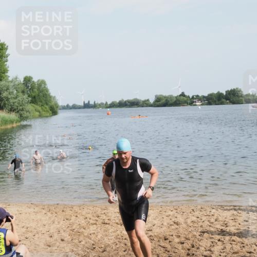 21.06.2025 - 27. Vierlanden-Triathlon MichiJ http://msf.ph/oto/7996426 15.06.2026 09:57:42 Schwimmen 287, 298, 340, 827 meine-sportfotos.de