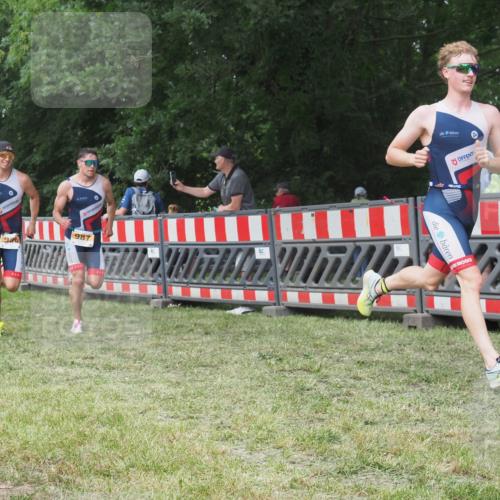 21.06.2025 - 27. Vierlanden-Triathlon KatJ http://msf.ph/oto/7996429 15.06.2025 12:49:16 Ziel 764, 984, 986, 987 meine-sportfotos.de
