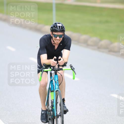 21.06.2025 - 27. Vierlanden-Triathlon H.Heesch http://msf.ph/oto/7996433 15.06.2025 12:20:51 Radfahren 710 meine-sportfotos.de