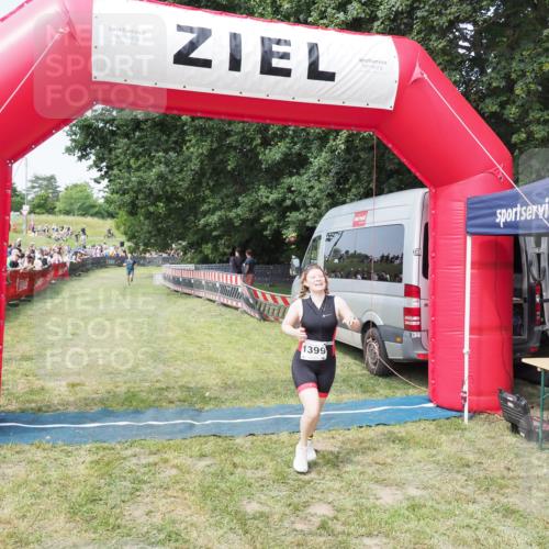 21.06.2025 - 27. Vierlanden-Triathlon MichiJ http://msf.ph/oto/7996439 15.06.2026 11:19:58 Ziel 1399 meine-sportfotos.de
