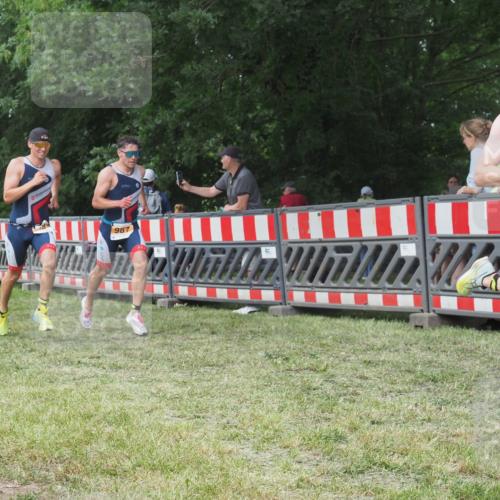 21.06.2025 - 27. Vierlanden-Triathlon KatJ http://msf.ph/oto/7996443 15.06.2025 12:49:16 Ziel 764, 984, 986, 987 meine-sportfotos.de