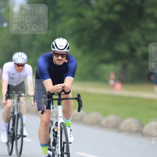 21.06.2025 - 27. Vierlanden-Triathlon H.Heesch http://msf.ph/oto/7996449 15.06.2025 12:13:54 Radfahren 642, 715, 959 meine-sportfotos.de