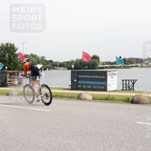 15.06.2025 - 27. Vierlanden-Triathlon H.Heesch http://msf.ph/oto/7996450 15.06.2025 11:30:24 Radfahren 693, 736, 940 meine-sportfotos.de
