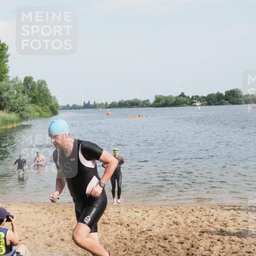 21.06.2025 - 27. Vierlanden-Triathlon MichiJ http://msf.ph/oto/7996451 15.06.2026 09:57:42 Schwimmen 287, 298, 340, 827 meine-sportfotos.de