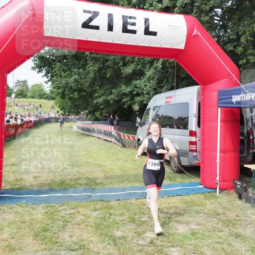 21.06.2025 - 27. Vierlanden-Triathlon MichiJ http://msf.ph/oto/7996453 15.06.2026 11:19:58 Ziel 1399 meine-sportfotos.de