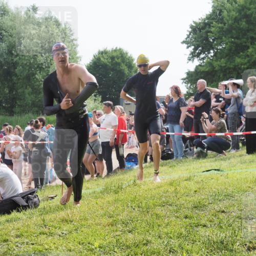 15.06.2025 - 27. Vierlanden-Triathlon KatJ http://msf.ph/oto/7996454 15.06.2025 09:55:30 Schwimmen 272, 316, 327, 329, 335, 348, 353, 548 meine-sportfotos.de