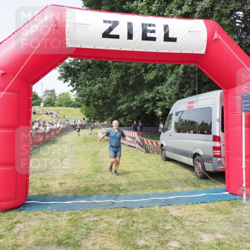 21.06.2025 - 27. Vierlanden-Triathlon MichiJ http://msf.ph/oto/7996465 15.06.2026 11:20:04 Ziel 414, 1399 meine-sportfotos.de