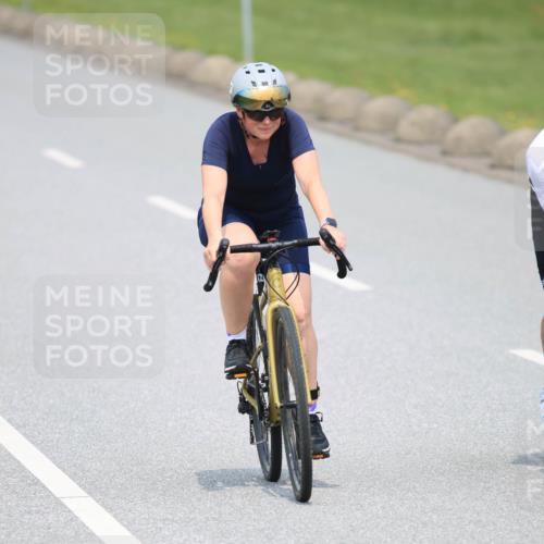21.06.2025 - 27. Vierlanden-Triathlon H.Heesch http://msf.ph/oto/7996470 15.06.2025 12:21:59 Radfahren 794, 900, 937 meine-sportfotos.de