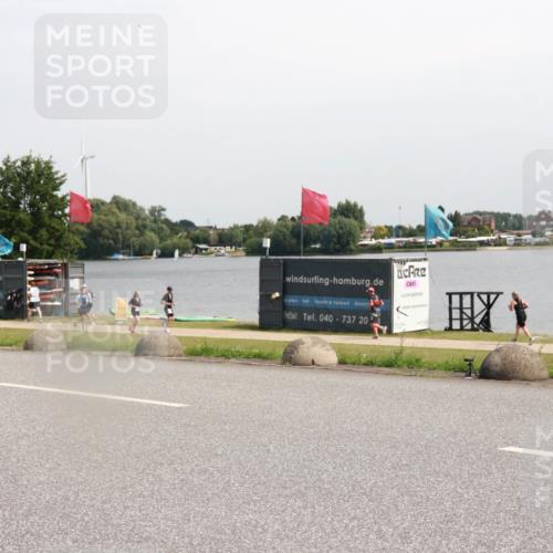 15.06.2025 - 27. Vierlanden-Triathlon H.Heesch http://msf.ph/oto/7996474 15.06.2025 11:30:38 Radfahren 725, 764 meine-sportfotos.de