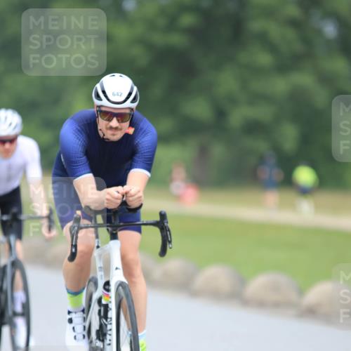 21.06.2025 - 27. Vierlanden-Triathlon H.Heesch http://msf.ph/oto/7996478 15.06.2025 12:13:54 Radfahren 642, 715, 959 meine-sportfotos.de