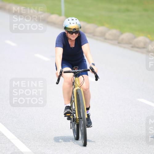 21.06.2025 - 27. Vierlanden-Triathlon H.Heesch http://msf.ph/oto/7996480 15.06.2025 12:21:59 Radfahren 794, 900, 937 meine-sportfotos.de