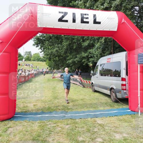 21.06.2025 - 27. Vierlanden-Triathlon MichiJ http://msf.ph/oto/7996483 15.06.2026 11:20:04 Ziel 414, 1399 meine-sportfotos.de