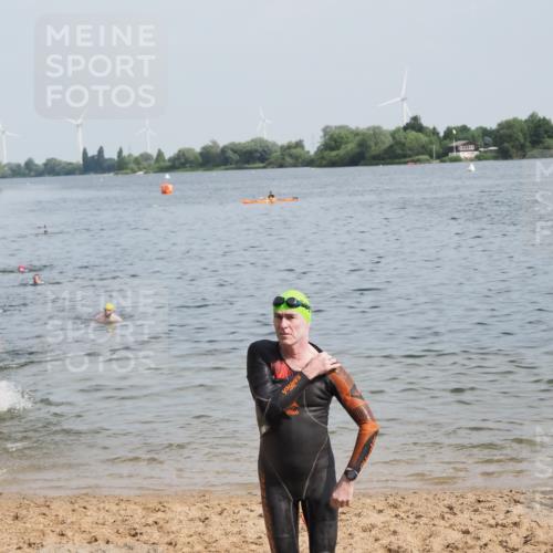21.06.2025 - 27. Vierlanden-Triathlon MichiJ http://msf.ph/oto/7996495 15.06.2026 09:57:47 Schwimmen 287, 291, 330, 340, 827 meine-sportfotos.de