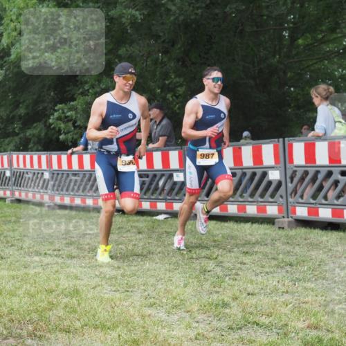 21.06.2025 - 27. Vierlanden-Triathlon KatJ http://msf.ph/oto/7996497 15.06.2025 12:49:16 Ziel 764, 984, 986, 987 meine-sportfotos.de